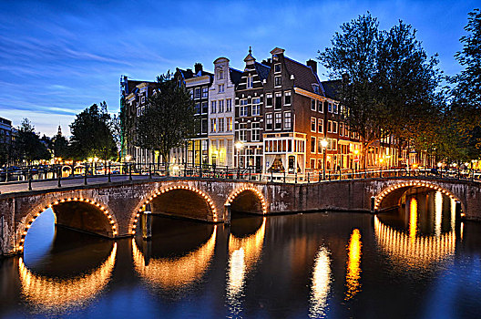 夜景,运河,传统建筑,拱桥,阿姆斯特丹,荷兰