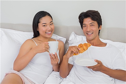 幸福伴侣,吃早餐,床上