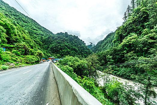 川藏线公路风光