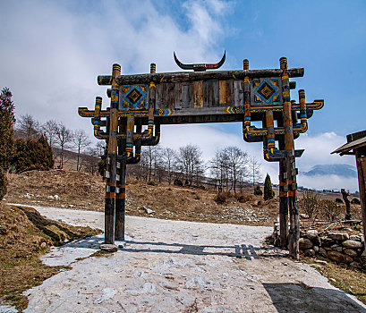 四川省九龙县湾坝乡湾坝水库影视基地彝海古寨谷莫村