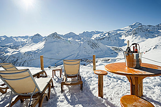折叠躺椅,桌子,雪山,阿尔卑斯山,法国,欧洲