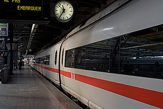 ice列车,城际交通,高速列车,列车,车站,布鲁塞尔,比利时