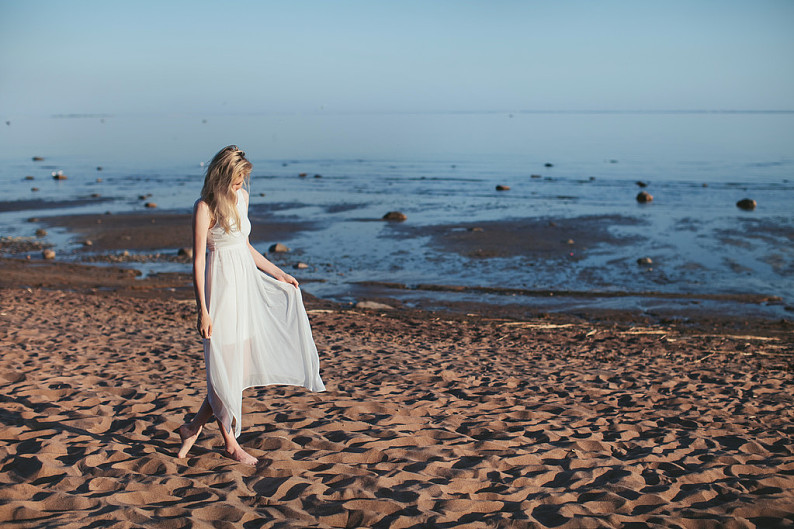 美女,白色长裙,走,海滩