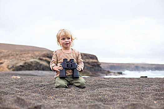 幼儿,女孩,双筒望远镜,海滩