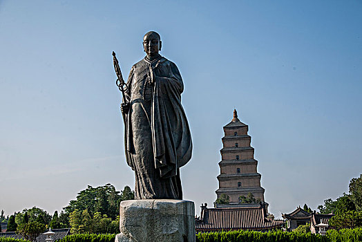 陕西省西安大雁塔,西安大慈恩寺佛塔,广场唐僧雕像