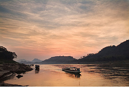 木船,湄公河,琅勃拉邦,老挝