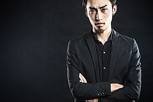 亚洲男子