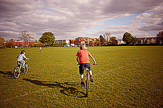 男孩,骑自行车,运动场