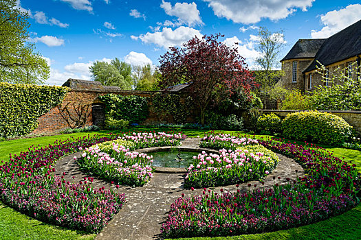 英国牛津,牛津大学的一个小花园