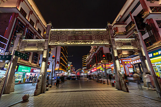 湖南省长沙市特色风味小吃街,坡子街夜景
