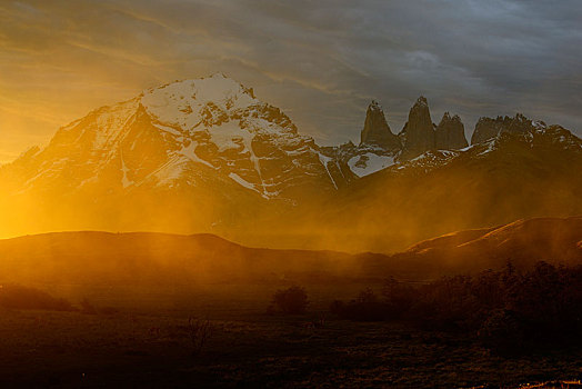 山丘,灰尘,云,日落,托雷德裴恩国家公园,省,智利,南美