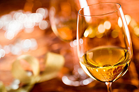 玻璃杯,白葡萄酒,桌子,庆贺