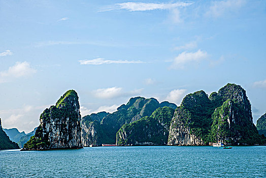 越南广宁鸿基市下龙湾海上石林