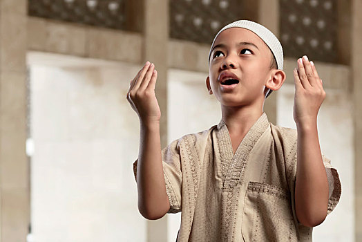 小,亚洲人,穆斯林,男孩,祈祷,抬手