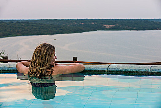 女人,放松,水池,高处,伊丽莎白女王国家公园,乌干达