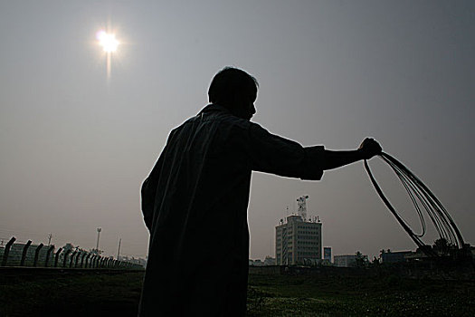 轮胎,蛋,篮子,鸟,容器,白天,空气污染,库尔纳市,孟加拉,2006年