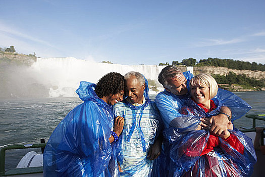 伴侣,搂抱,乘坐,雾中少女号,尼亚加拉瀑布,安大略省,加拿大