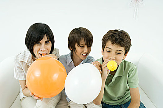 母亲,两个,儿子,充气,气球,微笑,女人,看镜头