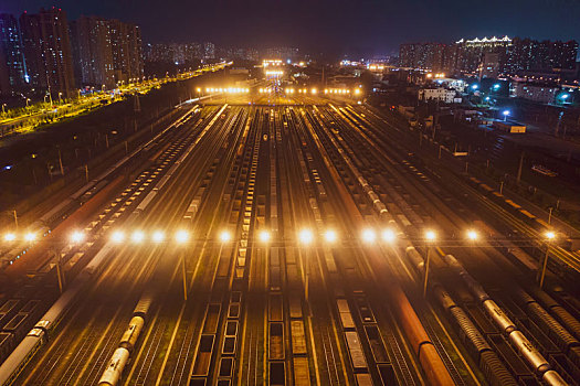 航拍河南郑州北站铁路编组站编组场货物列车夜景