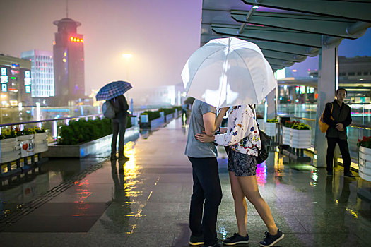 雨夜之吻