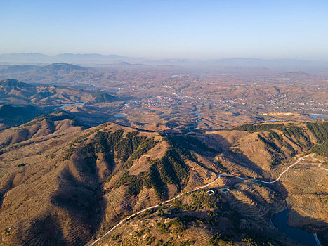 航拍沂蒙山区的乡村和盘山路