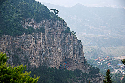 北岳恒山藏于群山间的大大小小的各式寺院庙宇