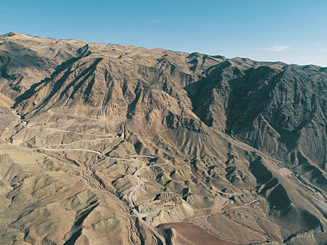 新疆哈密,航拍天山山区公路