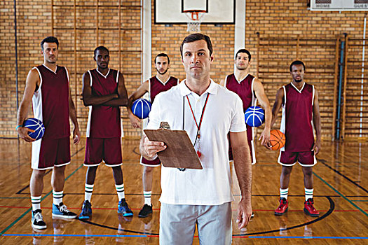 自信,教练,篮球手,站立,球场,头像