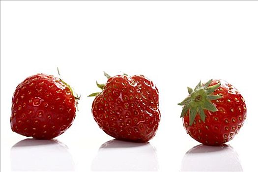 三个,草莓