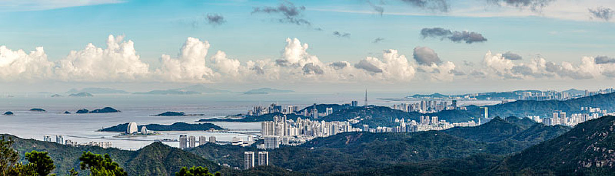 凤凰山顶俯视珠海城市建设景观