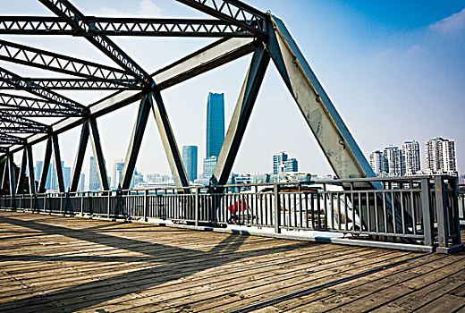 中国上海,摩天大楼老铁桥