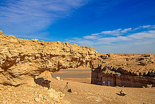 新疆,罗布泊,雅丹地貌,沙漠,沙岩,蓝天