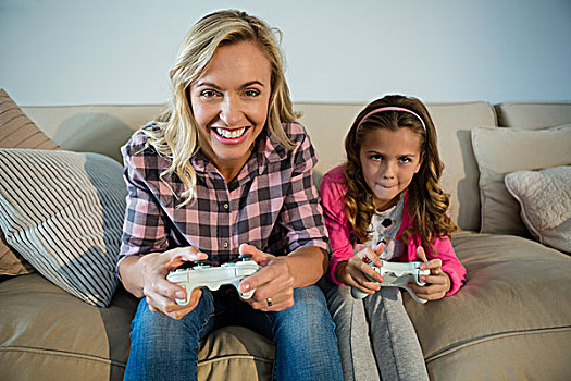 母女,玩,电子游戏,客厅,在家