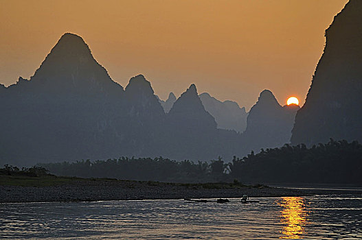 景色,日落,上方,喀斯特地貌,山,桂林,一个,中国,流行,旅游胜地