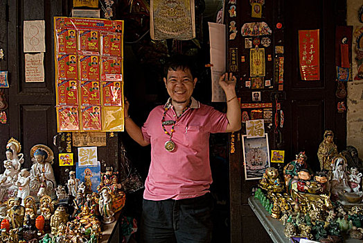 店主,姿势,正面,纪念品店,唐人街,曼谷,泰国,一月,2007年