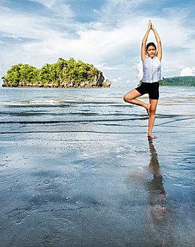泰国人,女孩,瑜伽姿势,树,姿势,海滩,甲米,泰国