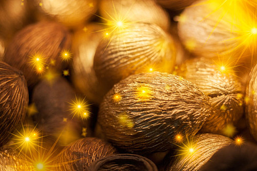 圣诞节贺卡,干躁的种子制作成金色耶诞饰品