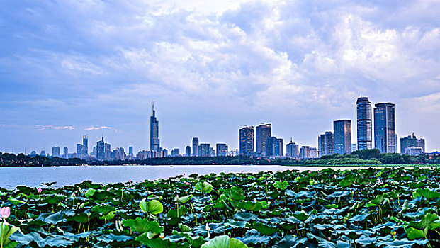 南京玄武湖黄昏景色