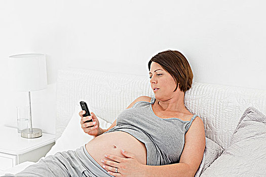 孕妇,看,手机,在家