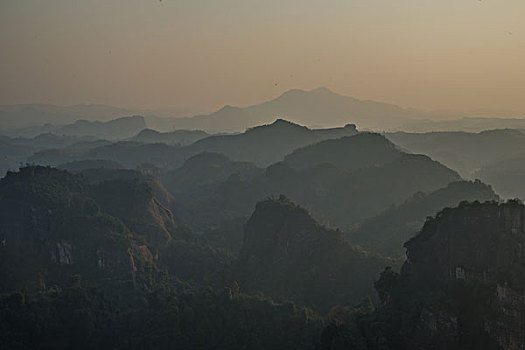 山,丹霞,河流,蓝天,黄昏,大气,田野,水电站,村庄,驴友,旅行,地质公园,丹霞地貌,绿色,灌木,树,草,水潭,素材,平面设计