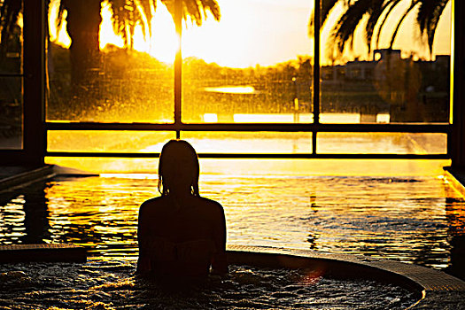 女人,室内游泳池,日落