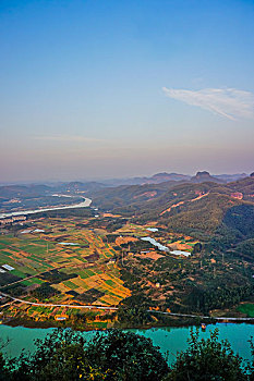 山,丹霞,水电站,蓝天,河流,田野风光,山脉,水库,旅行,地质公园,丹霞地貌,灌木,树,草,水潭,素材,平面设计