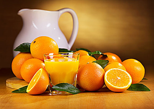 玻璃杯,橙汁,新鲜水果,木桌子