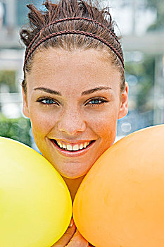 女人,拿着,气球,微笑