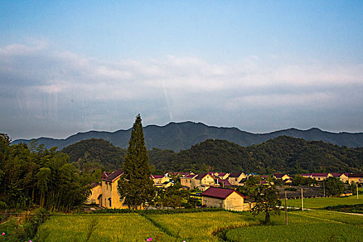 静静的山村