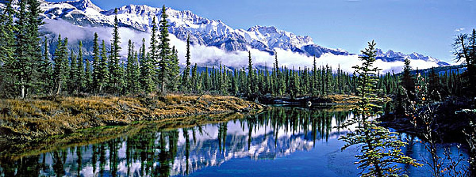 早,雪,反射,水塘,公路,挨着,岩石,河,落基山脉,碧玉国家公园,艾伯塔省,加拿大