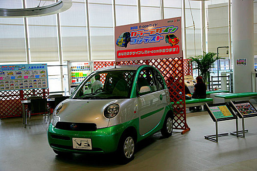 丰田汽车会馆里丰田汽车公司展示的丰田迷你汽车