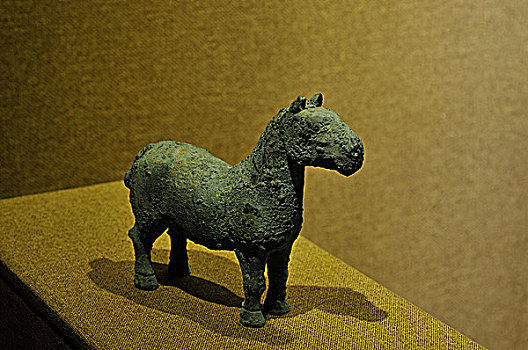 河南洛阳周王城遗址出土的青铜马