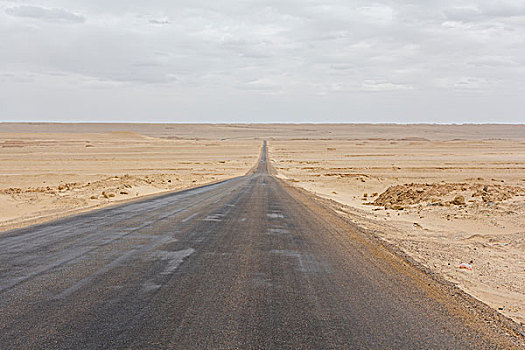 中国西部荒野公路