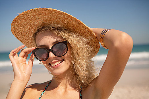 女人,帽子,墨镜,看镜头,海滩